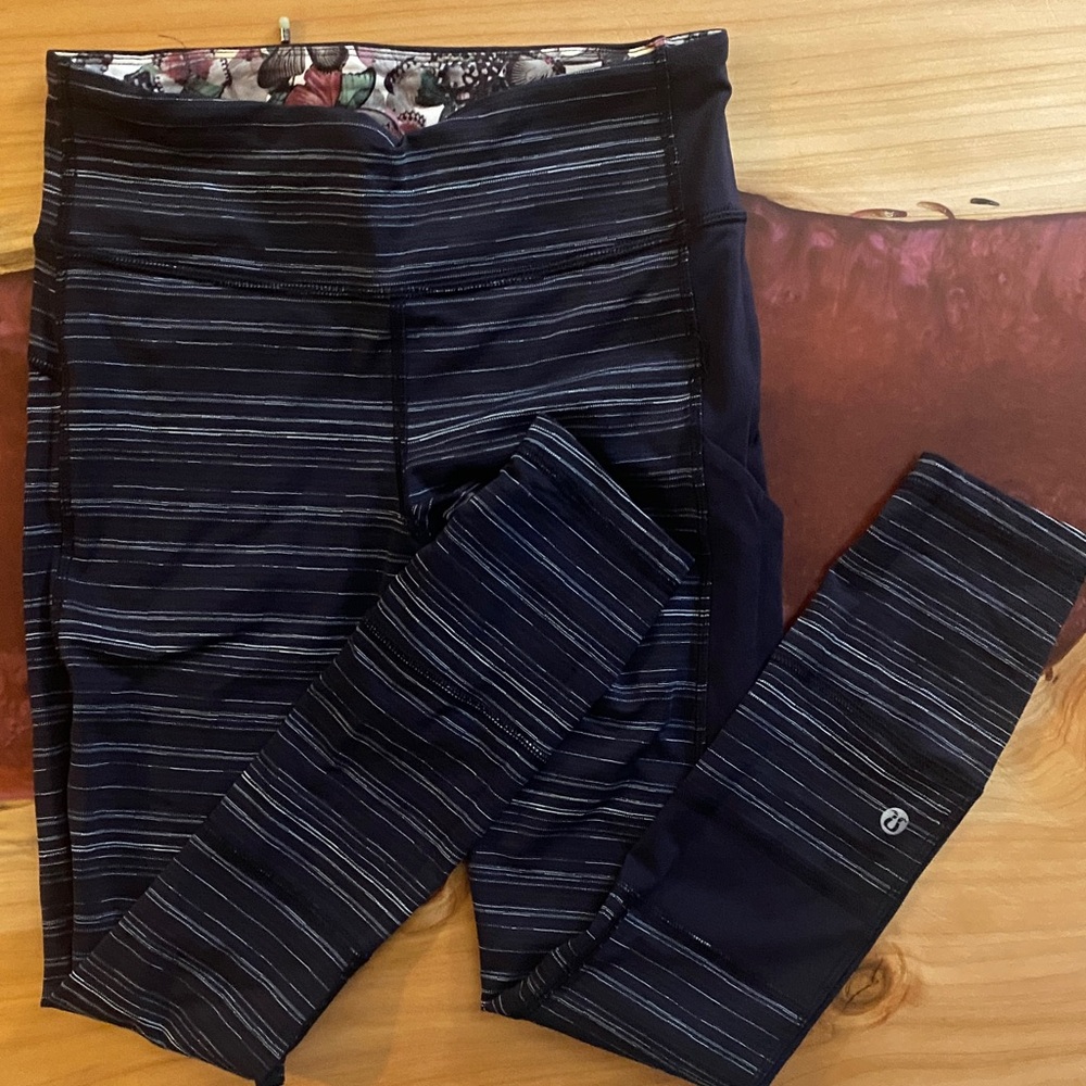 lululemon navy/white hyper stripe running tights size 4 Luxtreme